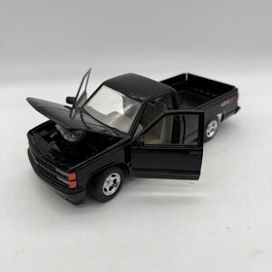 MotorMax 73203 Black 1992 Chevrolet 454SS Pickup Truck 1:24 Scale Diecast Model